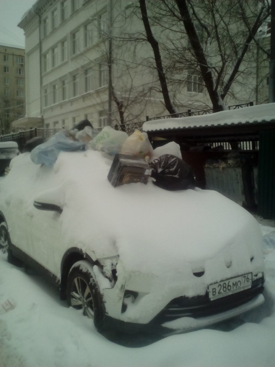 Wrong parking, or sniffed, cars are already being thrown out - My, Parking, Garbage, Freaks, Courtyard, Неправильная парковка, Revenge, The photo