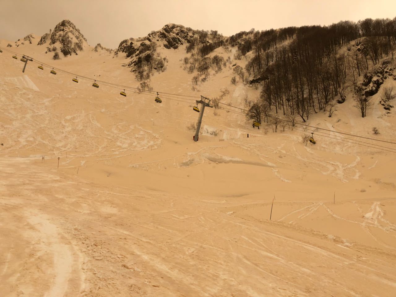 Sand fell on Rosa Khutor. - Sand, Rosa Khutor, Sandstorm, Longpost, The photo