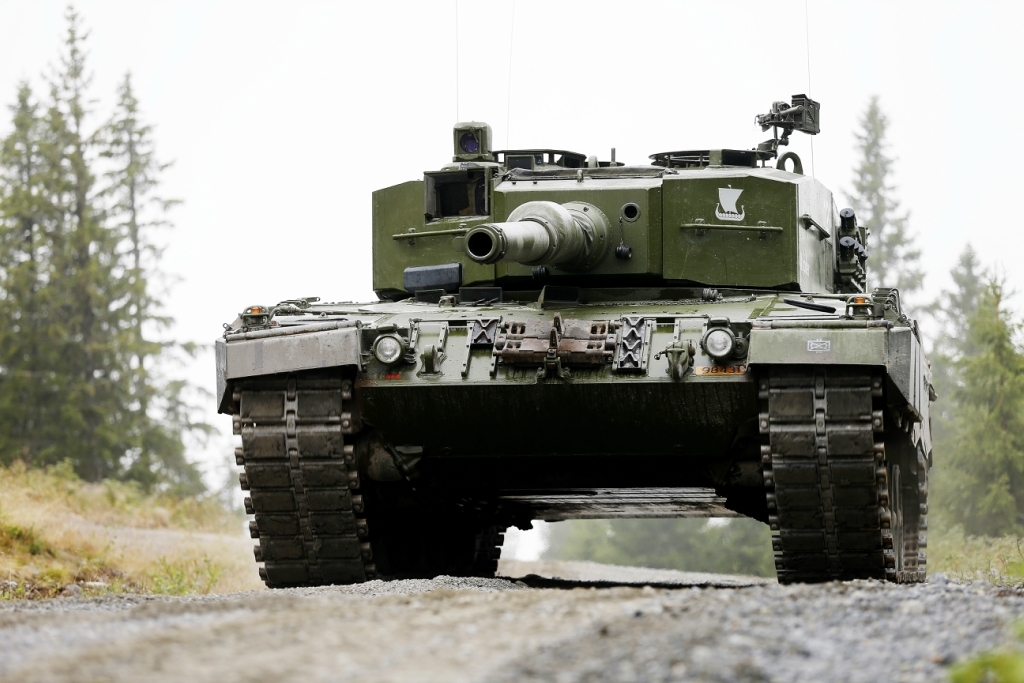 Оценка бронирования Леопарда 2А4 против БПС на фоне Т-72Б. | Пикабу