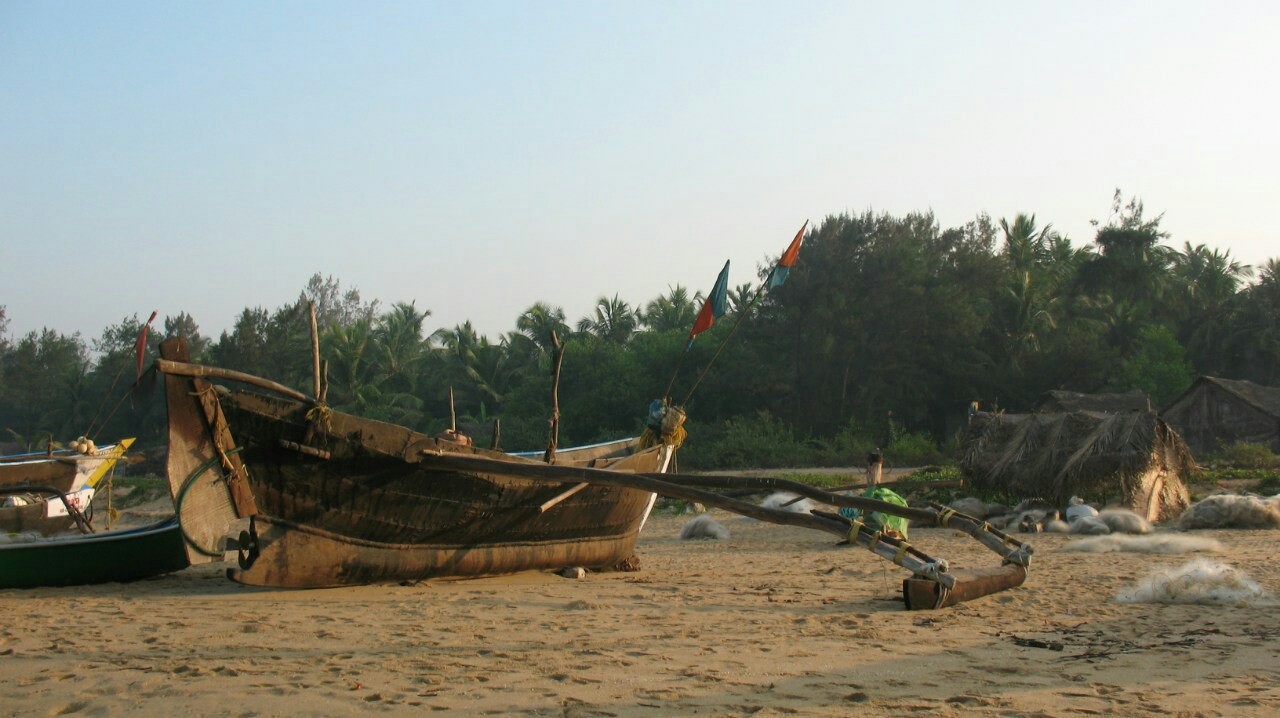 On this go people into the ocean - India, Ocean, A boat