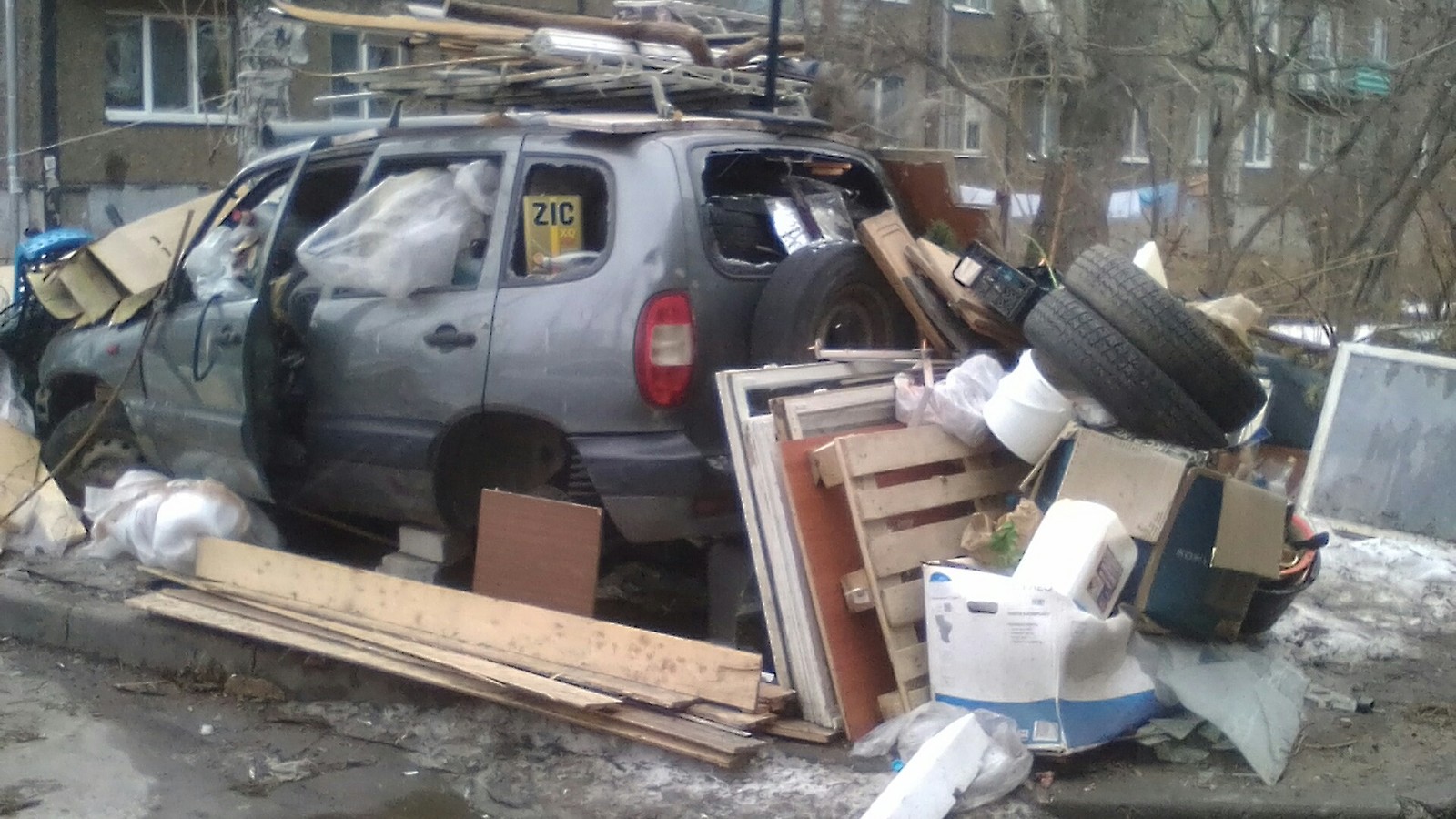 Park properly or your neighbors will punish you. - My, Neighbours, Неправильная парковка, Longpost