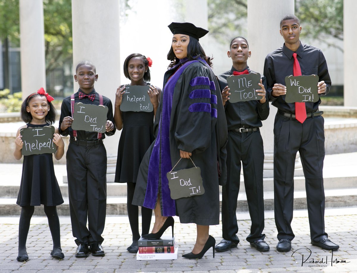 Single mother of 5 years proudly posing with children at graduation photo - Family photo, High school graduation, Reddit