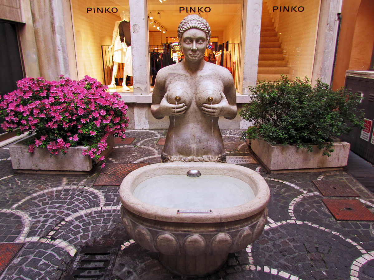 Historic fountain in Treviso, Italy - Italy, Fountain, Sculpture, Longpost