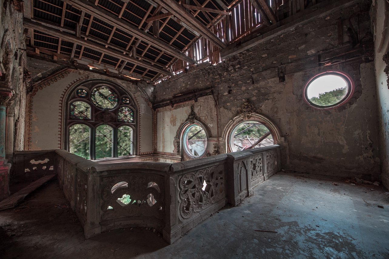 Gloomy abandoned mansion in Serbia - My, Urbanphoto, Zabugornyurban, Longpost, Serbia, Architecture, The photo