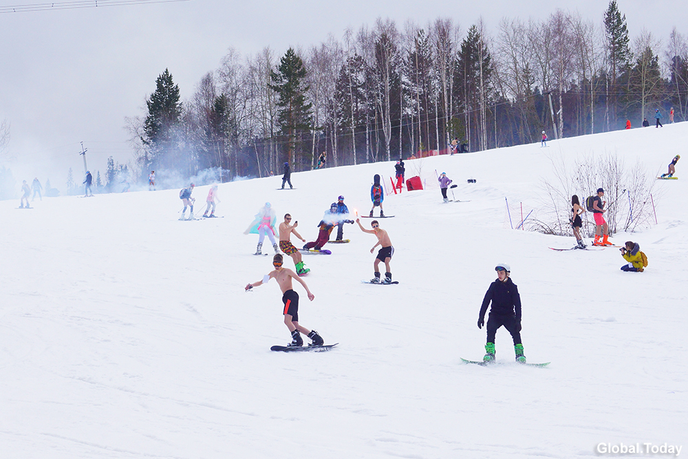 Descent in bikini-2018, Sobolinaya Mountain, Baikalsk - My, Baikal, Baikalsk, , , , Tourism, Youth, Skis, Longpost