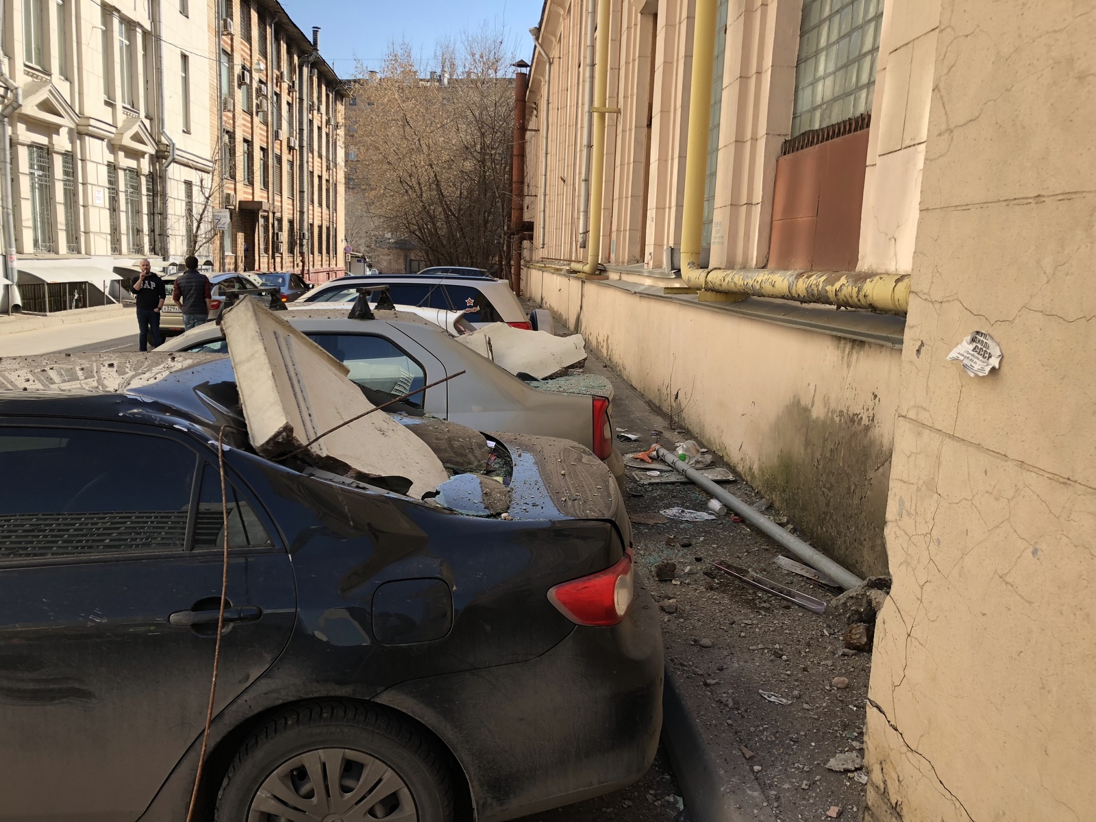 Cultural Heritage Week in Moscow! Even cars took part - My, Destruction, Damage to property, Housing and communal services, Old buildings, Moscow, Cao