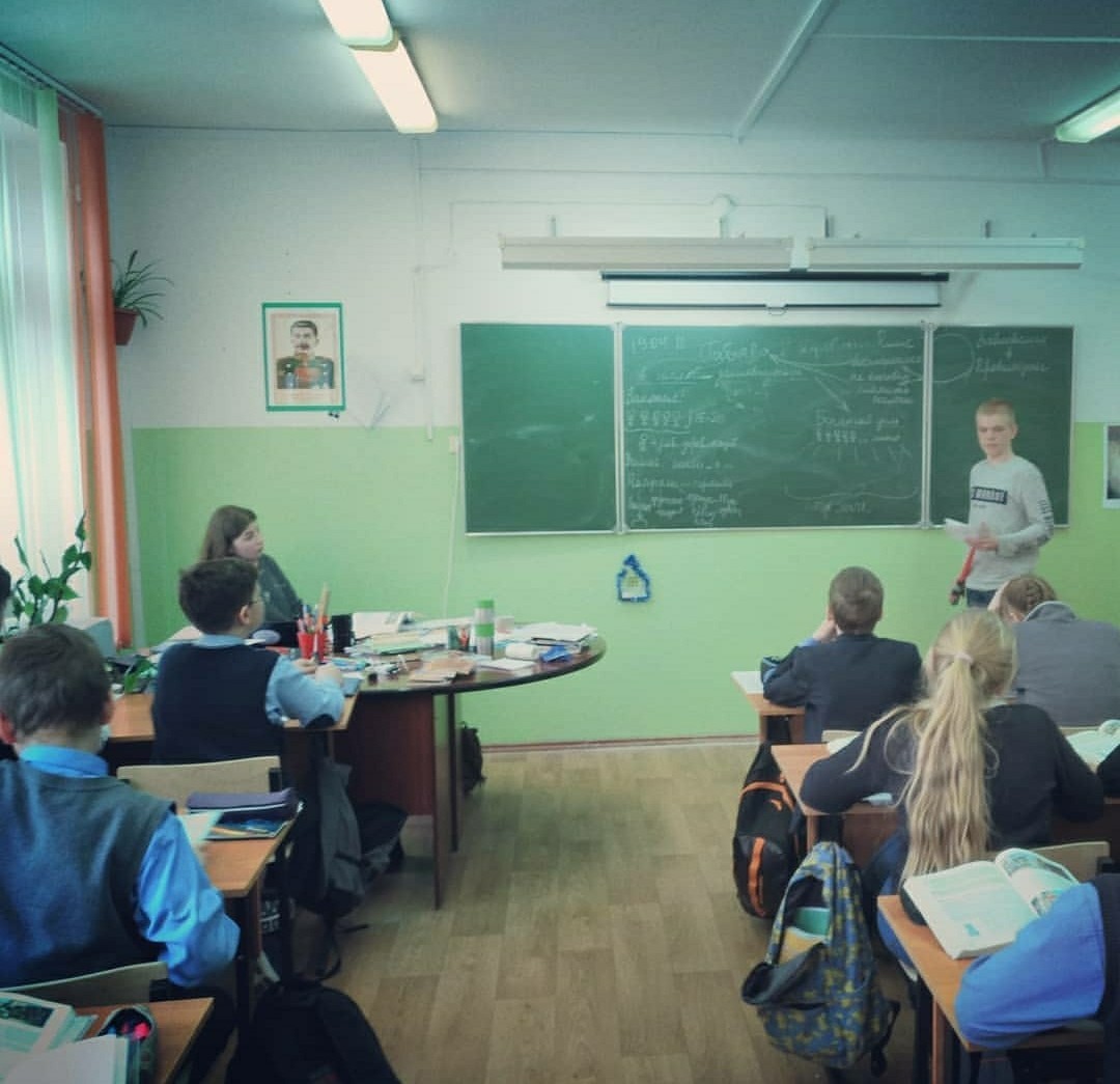 In Arkhangelsk, at school number 20, a portrait of Stalin hangs on the wall in the office. - My, Arkhangelsk, Stalin, School