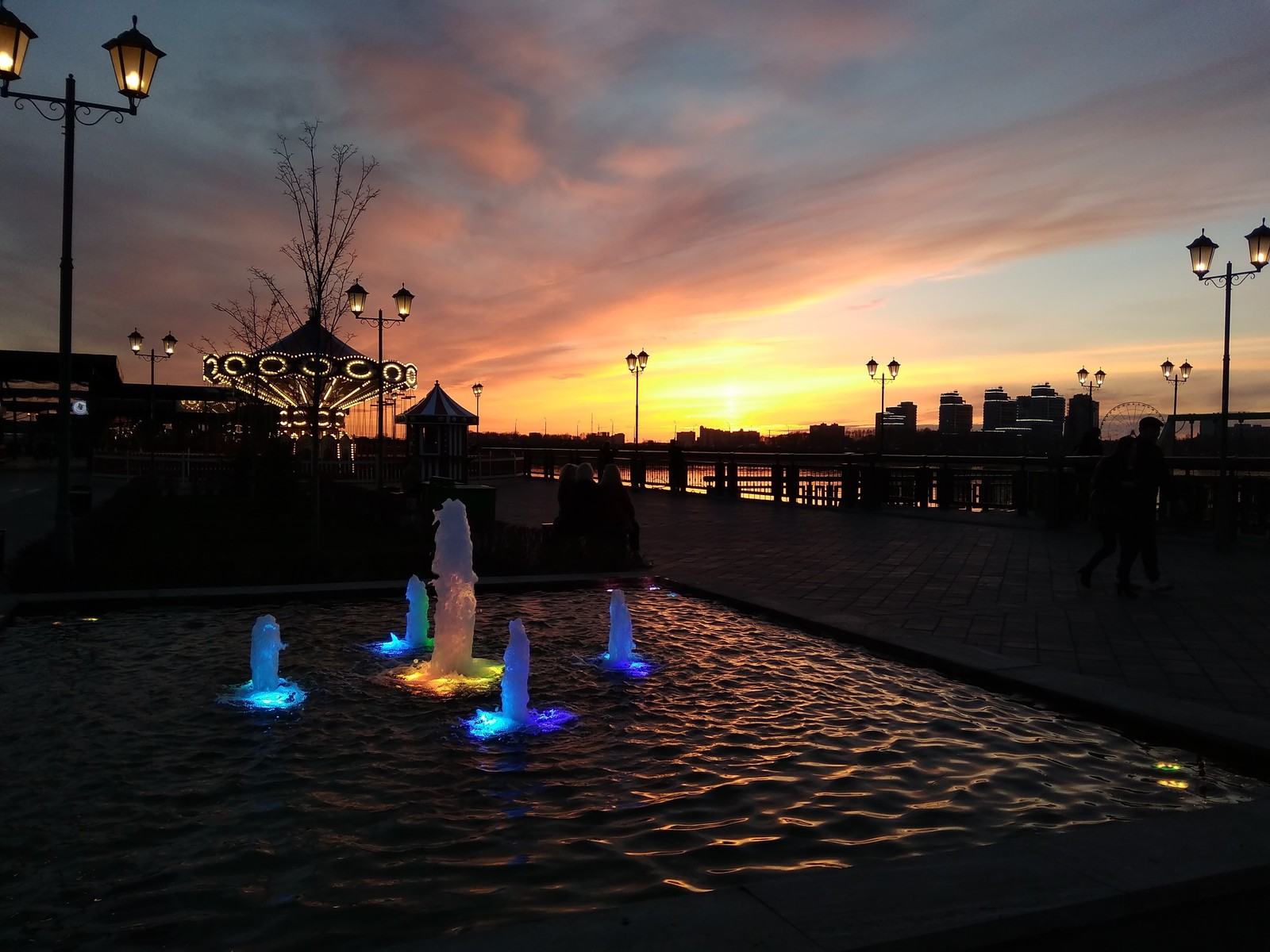 Kazan. Embankment. Sunset. Bicycle ride. - Kazan, Embankment, Saratov, Longpost, Sunset, Bike ride, Bike path