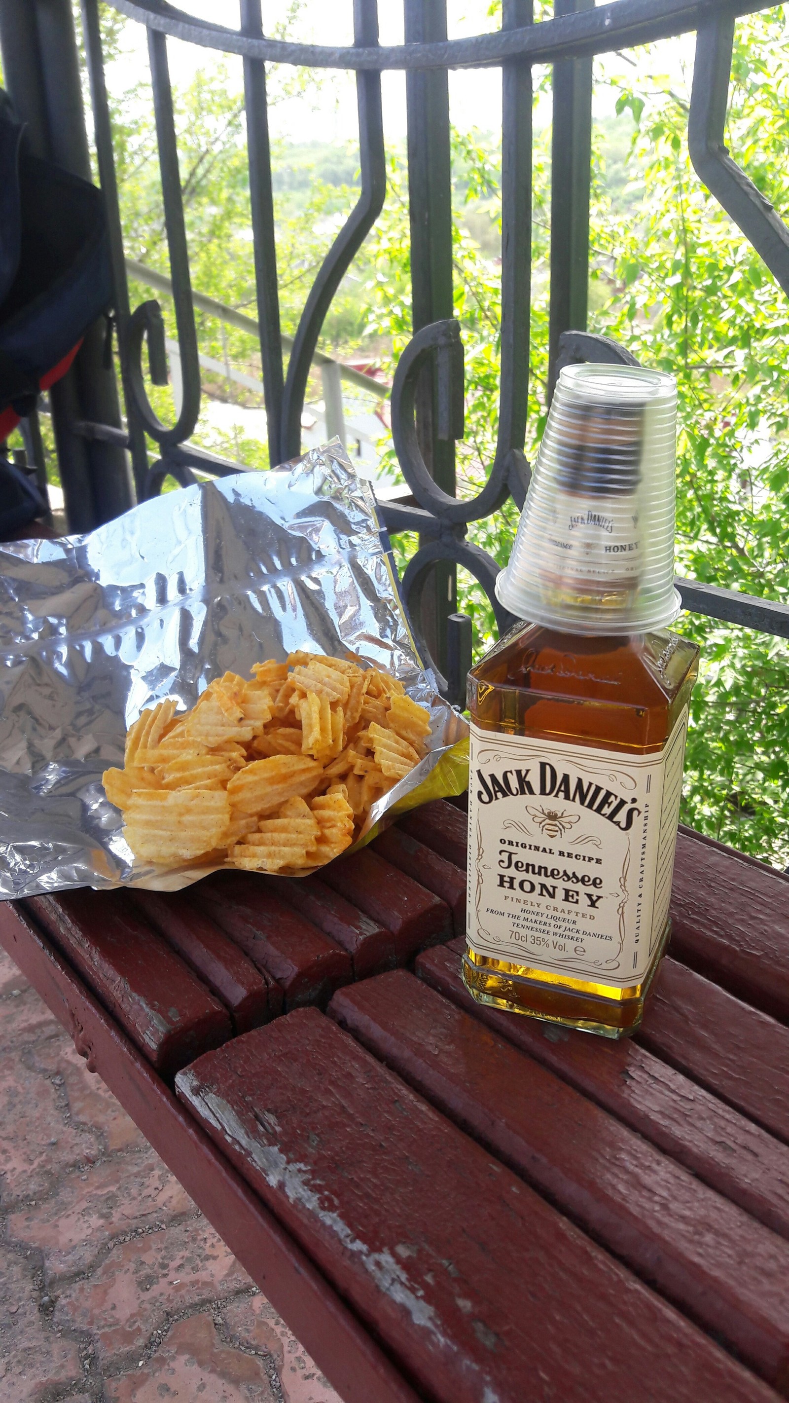 Whiskey and chips. - My, Whiskey, Jack daniels, Bum, Station, Crisps, Alcoholism, Alcohol