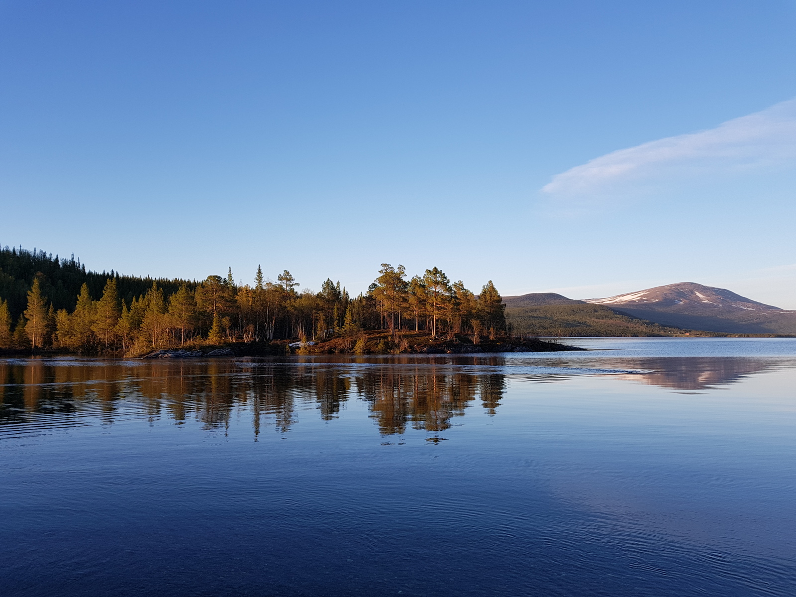 A bit of Norwegian beauty - My, Norway, beauty, beauty of nature, Lake, The mountains, Pick-up headphones abroad, Forest, The photo