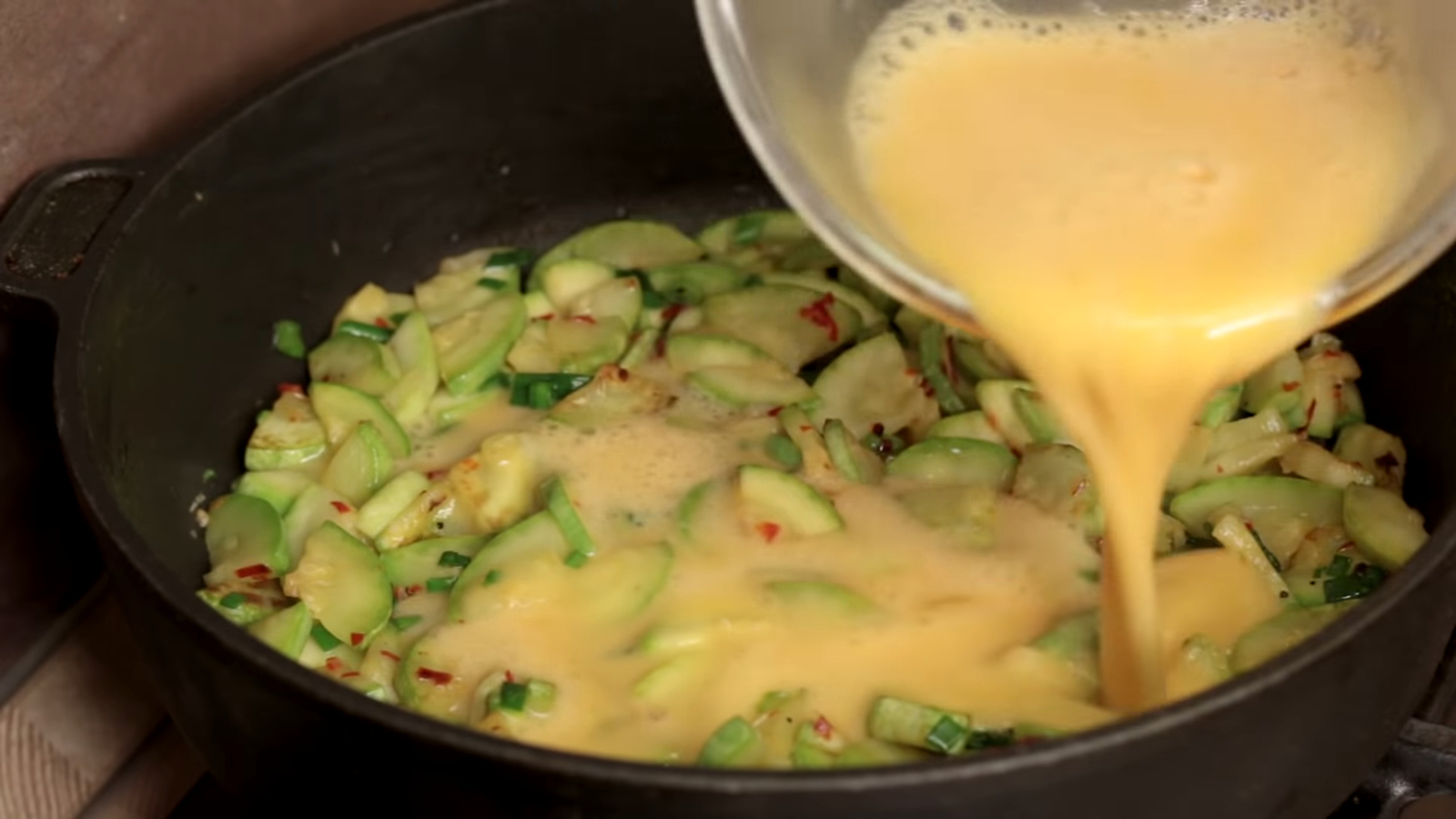 Quick appetizer of young zucchini - Fritata - My, Omelette, Zucchini, Recipe, Video recipe, Cooking, Food, Video, Longpost