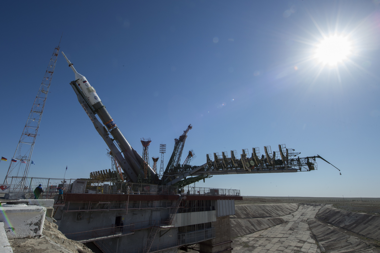 Launch vehicle Soyuz-FG with TPK Soyuz MS-09 was taken to the launch pad. - Space, Rocket, Union, Roscosmos, NASA, Esa, Baikonur, Longpost, news