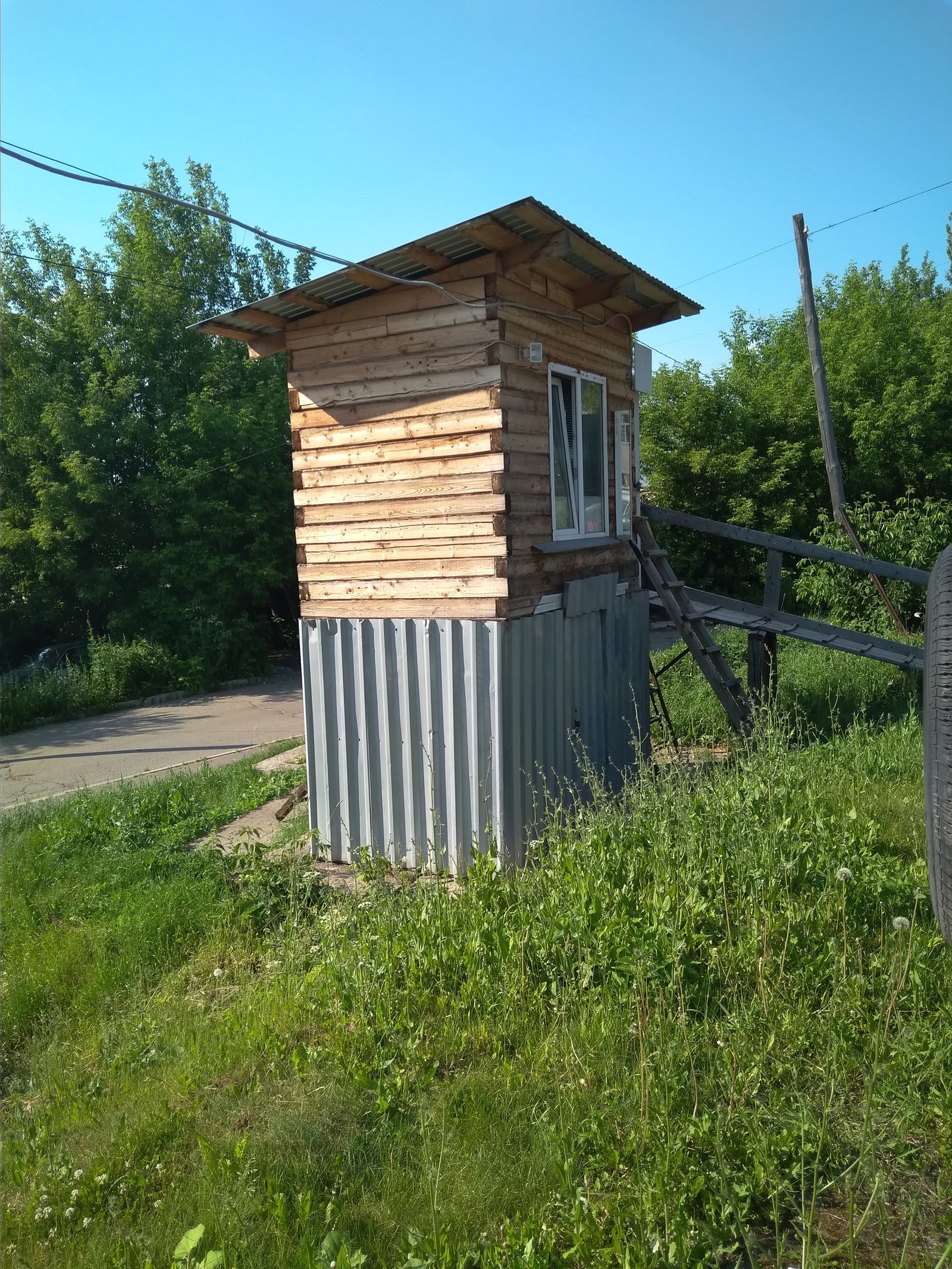 Когда родители выгнали из дома, а ты не растерялся и построил себе новый дом)  | Пикабу