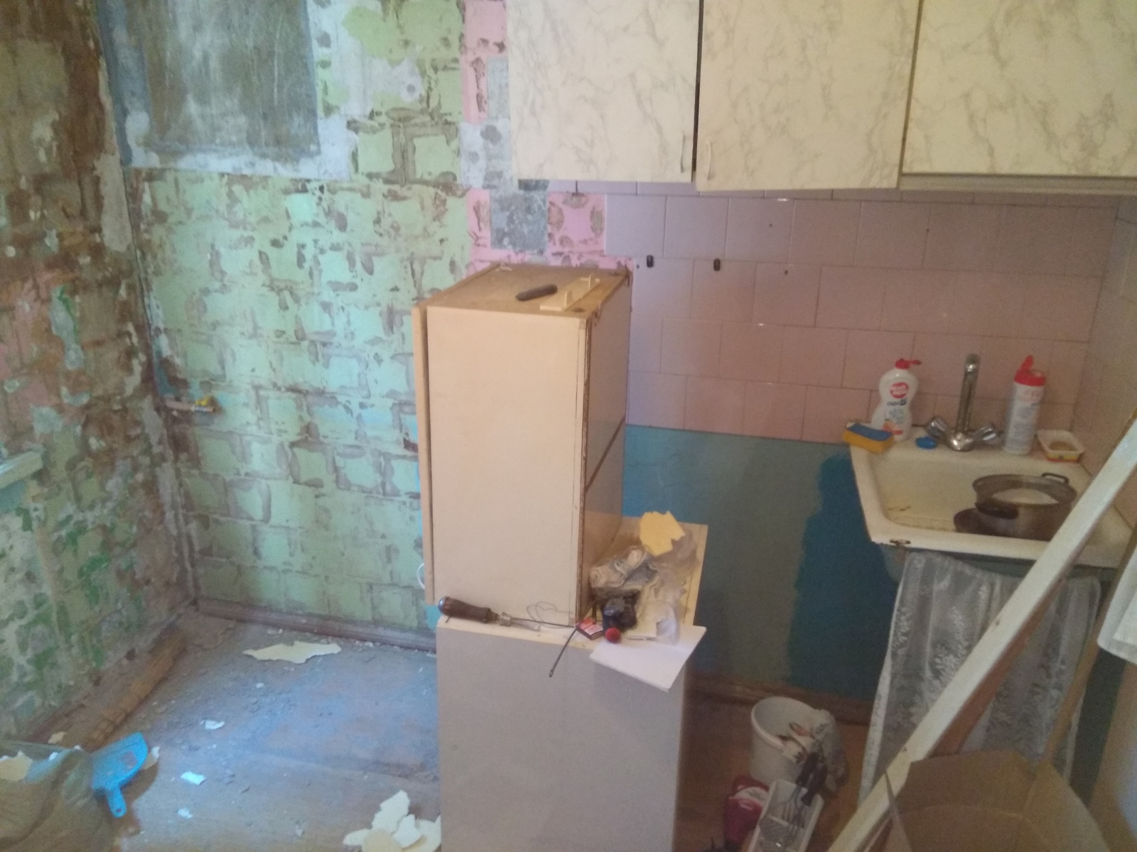 Budget kitchen renovation in Khrushchev (part 1) - My, Repair, Khrushchev, Kitchen, With your own hands, Longpost