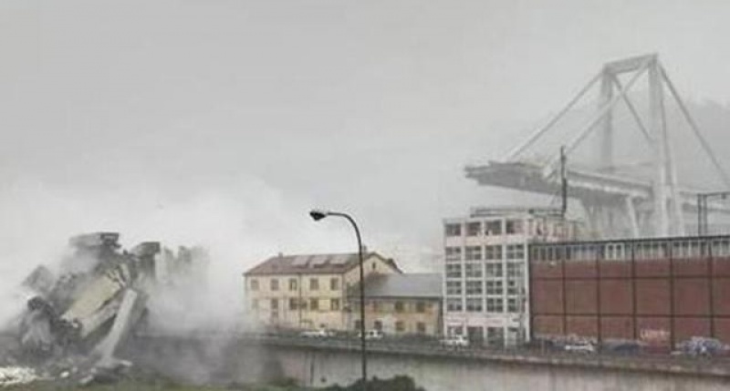 Road bridge collapses in Italy, killing dozens - Catastrophe, Italy, Bridge, Longpost, news, Negative