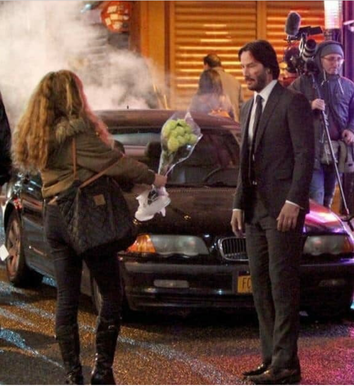 Keanu Reeves receives flowers from a fan - Keanu Reeves, Flowers, Photos from filming, Fans, Actors and actresses, John Wick, Longpost