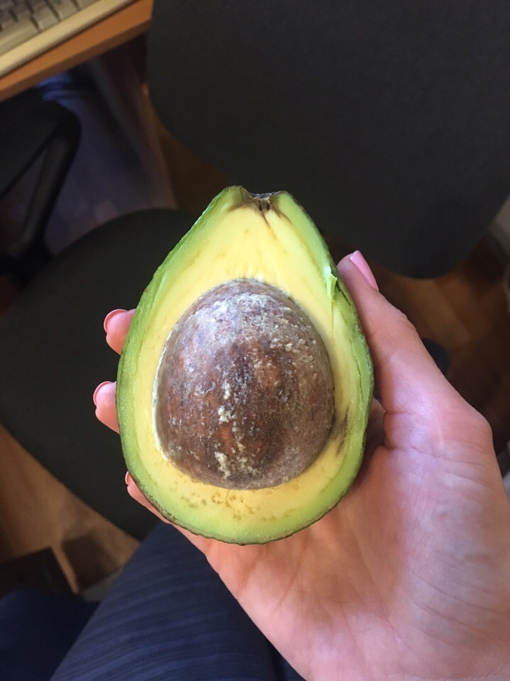 It seems that this avocado was in the last month of pregnancy ... - My, Avocado, Pregnancy