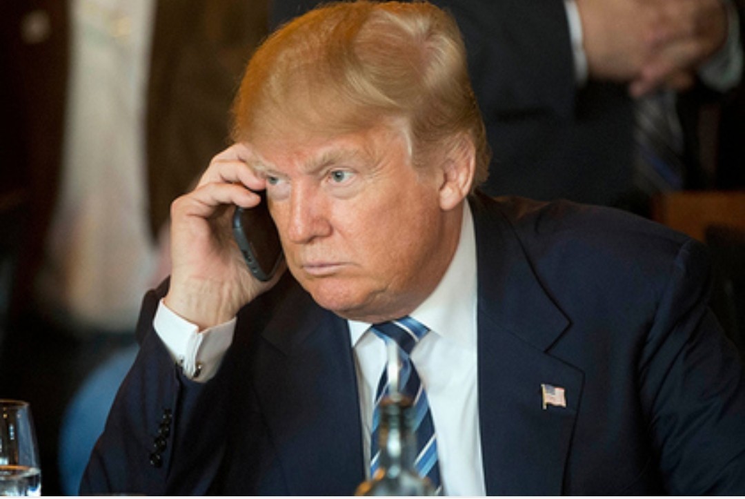 Chinese spies tracked Trump via iPhone - Donald Trump, iPhone, China, Espionage