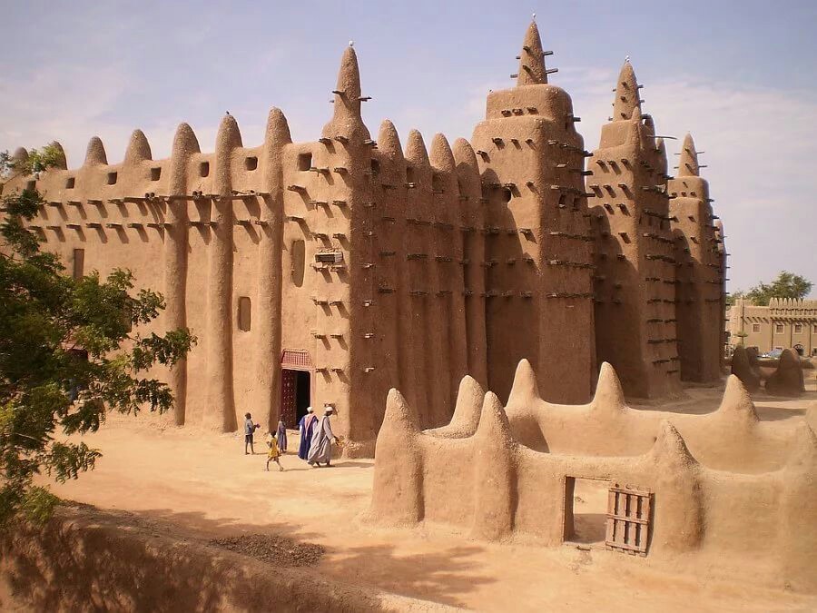 Clay Mosque in Djenne, Mali. The largest clayey building in the world. Minaret height: 16 meters - Mosque, UNESCO, Architecture, Clay, Astonishment, Amazing, Islam, The photo