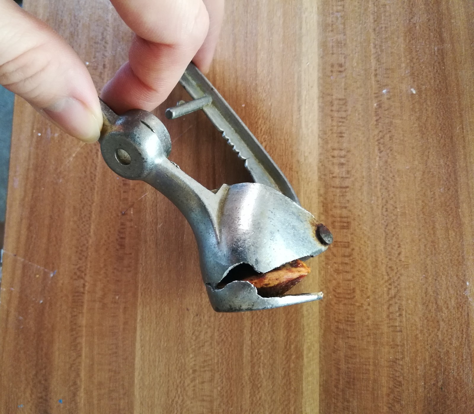 Apricot pit vs Chinese garlic press - My, Chinese goods, Mortal kombat