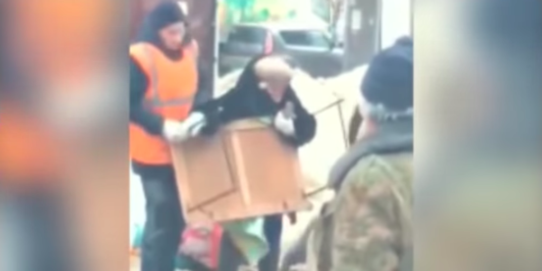 In Tula, employees of the city administration attacked pensioners and stole honey - Russia, Tula, Officials, Theft, Honey, Retirees, Ruspostersru, Law enforcement, Video, Theft