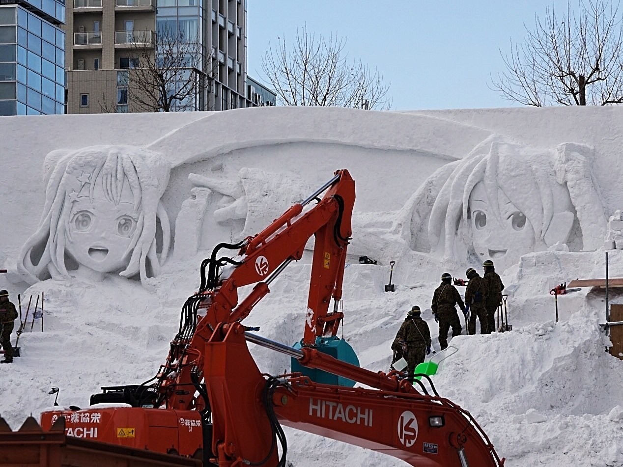 Подготовка к снежному фестивалю в Саппоро - Аниме, Не аниме, Vocaloid, Hatsune Miku, Toyama Kasumi, Снежные фигуры, Vocaloid новости, Длиннопост