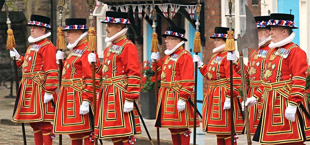 Beefeaters. Lovers of beef from the Tower of London. - England, Tower, , Longpost