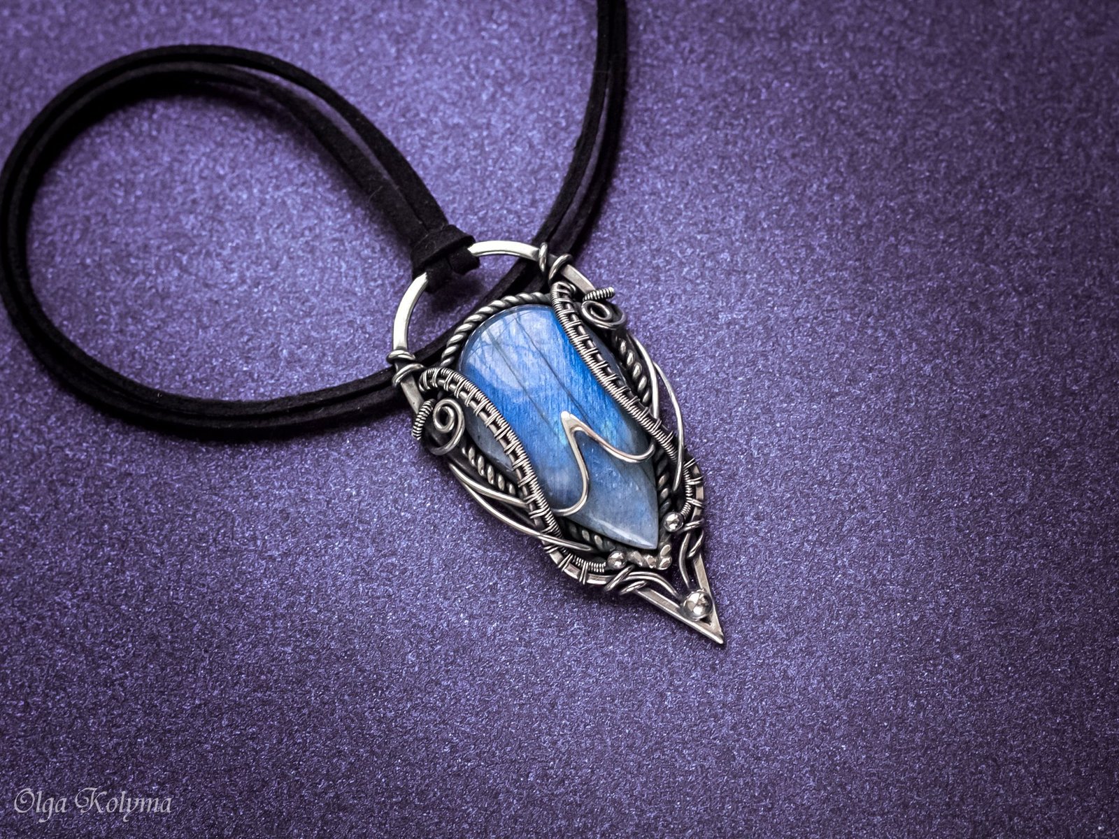 Blue labradorite in a pendant - My, Decoration, Wire wrap, Pendant, Labradorite, Needlework without process, Longpost