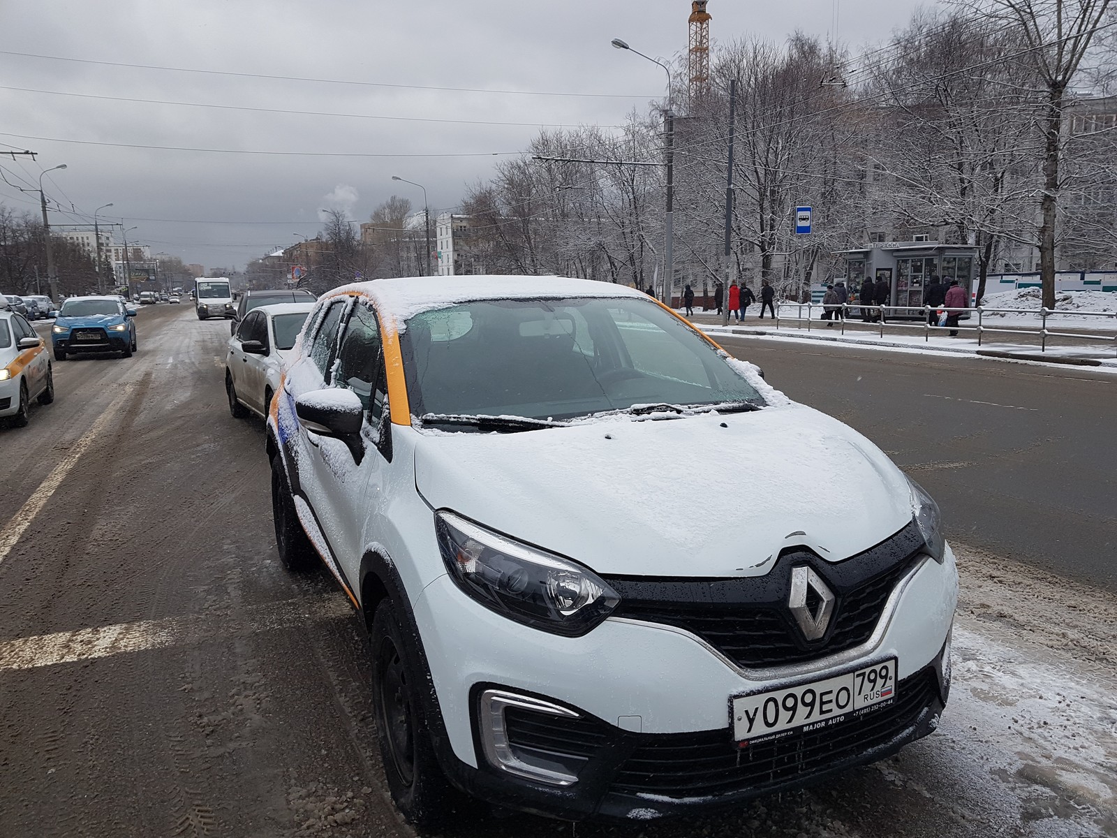 Каршеринг стоит запретить или брошенная машина в левой полосе. | Пикабу