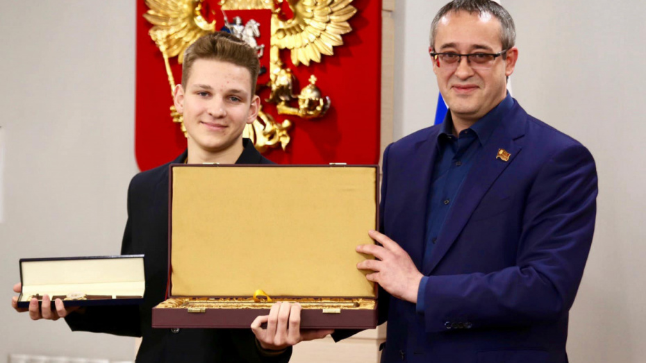 Student who saved plane passenger awarded - news, Russia, Pupils, First aid, Airplane, The rescue