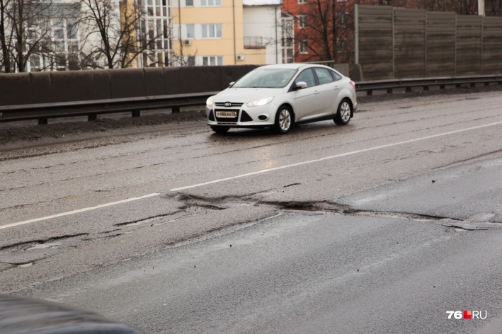 The director of the department of urban economy suggested the residents of Yaroslavl to fill up their hole in the road - Yaroslavl, Russian roads, Patchwork, Text, Negative