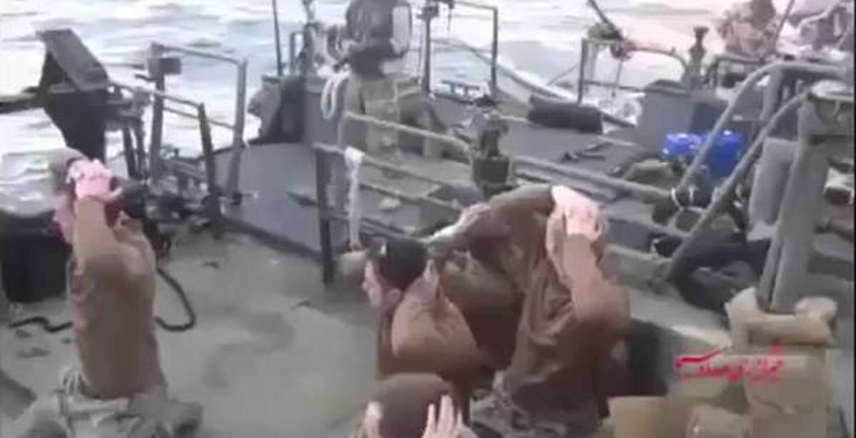 Video захват. Американские моряки на коленях Иран. Американские морпехи на коленях Иран. Пленные американцы на корабле. Американские морпехи в плену у иранцев.