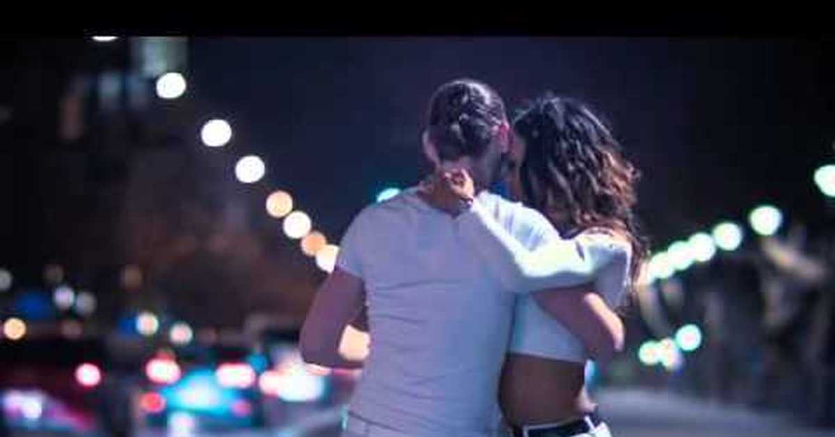 Клип где девушка с парнем танцуют. Парень с девушкой танцуют красиво. Клип где танцует парень и девушка. Пара танцует на пляже. Клип с танцующей парой.