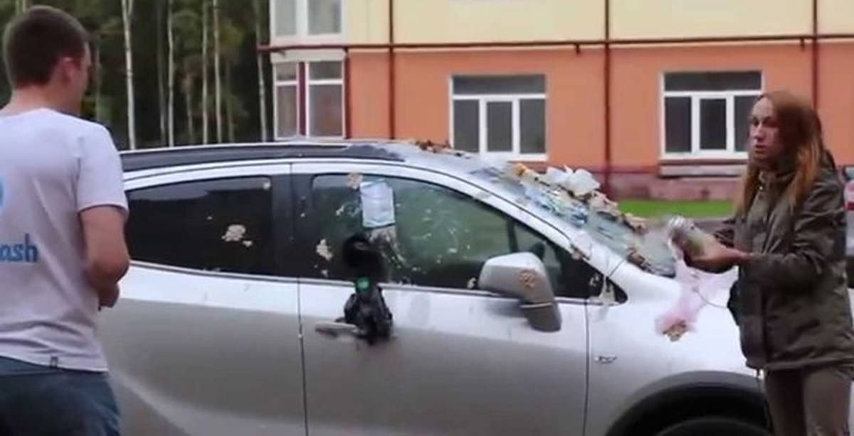 Перепутал машину мем. Перепутал машину. Авария на фадеевл девушка под кайфом севастополь. Прикол перепутала с весами. Девушка испортила машину парню.