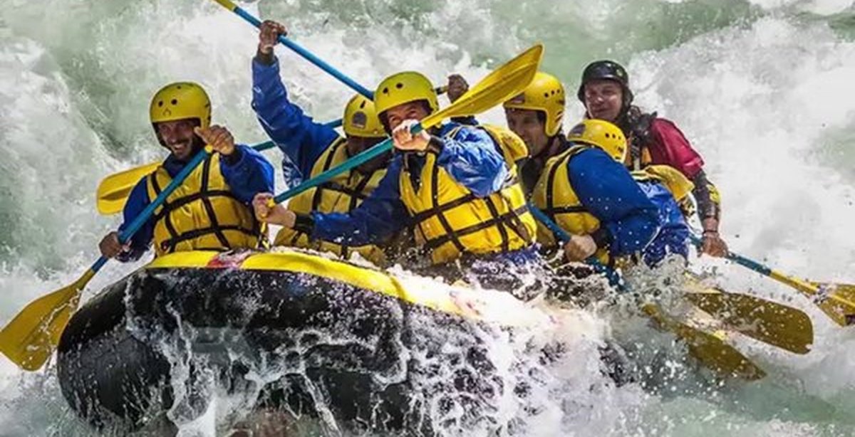 Виды водного туризма. Вид спорта сплав по горным рекам. Рафтинг. Водный спортивный туризм. Экстремальный рафтинг.