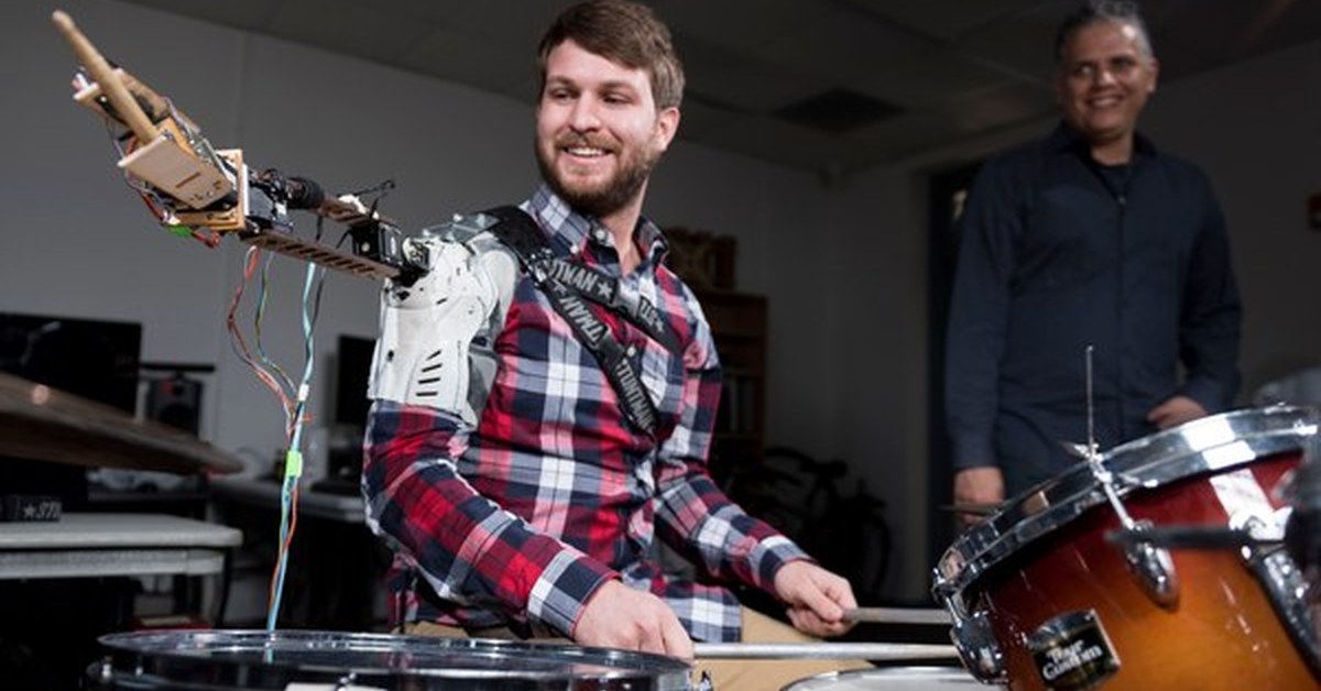 Руки барабанщиков. Compressorhead группа. Друммер Robot Drummer. Барабанщик. Барабанщик ручной.