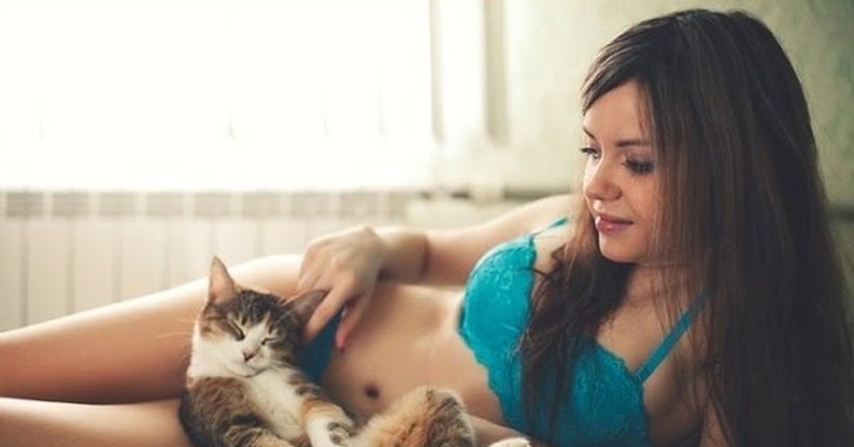 Сами красивая киску. Красивая киса. Красивая девушка с котом. Киса девушки. Красивые кисы девушек.