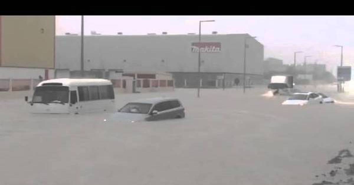 Потоп в дубае. Сильный ветер в Дубае. Дубай уйдет под воду. Потоп в Дубае апрель 2021г. Черные дожди в ОАЭ.