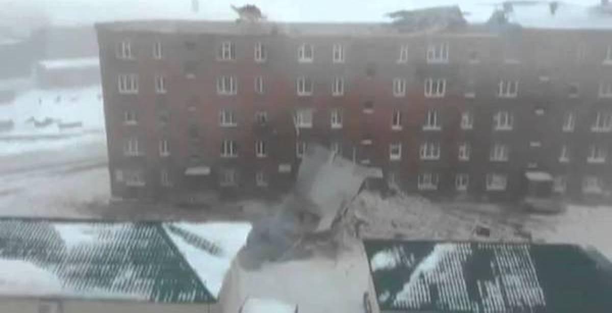 В Красноярске подул ветер... | Пикабу