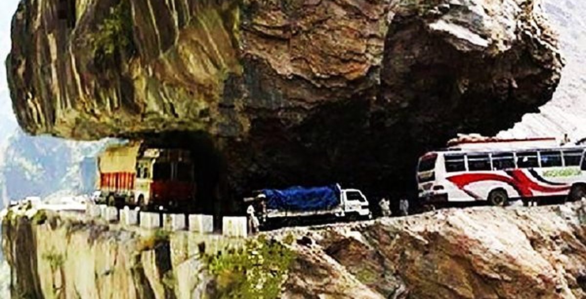 World s most dangerous. Каракорумское шоссе. Каракорумское ущелье. Горные дороги Китая.