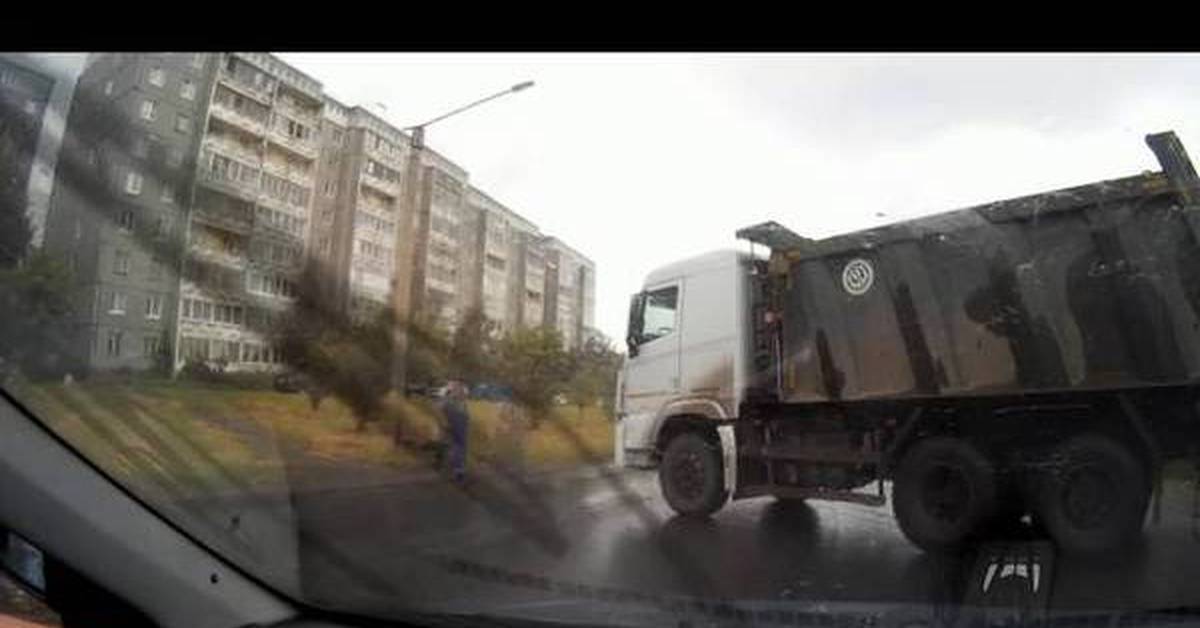 Полное видео есть. Водитель КАМАЗА С борщом. Авария пацан на КАМАЗЕ перед Тюмени. Работа водителям КАМАЗ Шилкинский район Ермачиха.