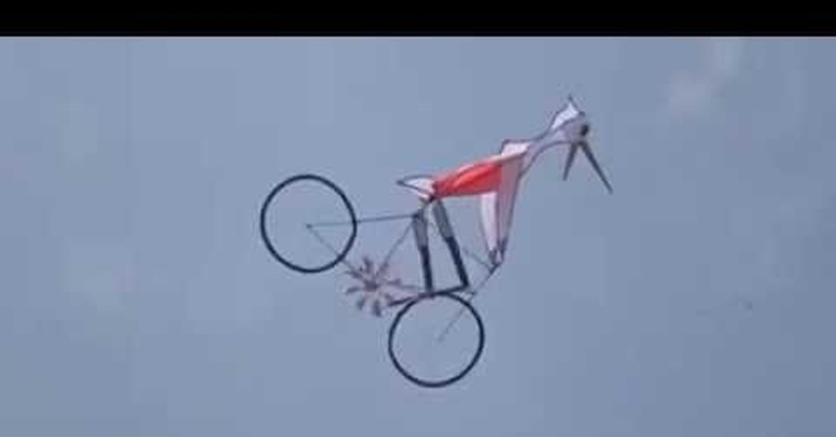 велосипед и воздушный змей. Bike kite. кайтсерф с колесами. Bike kite. летучий велосипед.