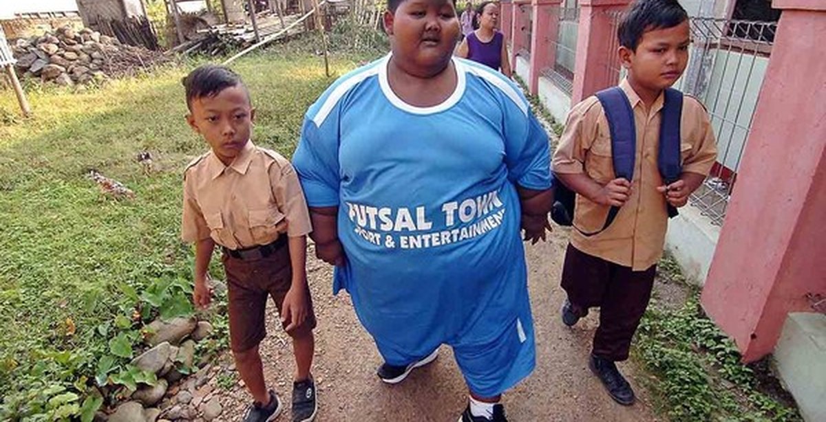 Мальчик 11 лет похудел. Самый толстый мальчик в мире Арья. Ария Пермана самый толстый мальчик.
