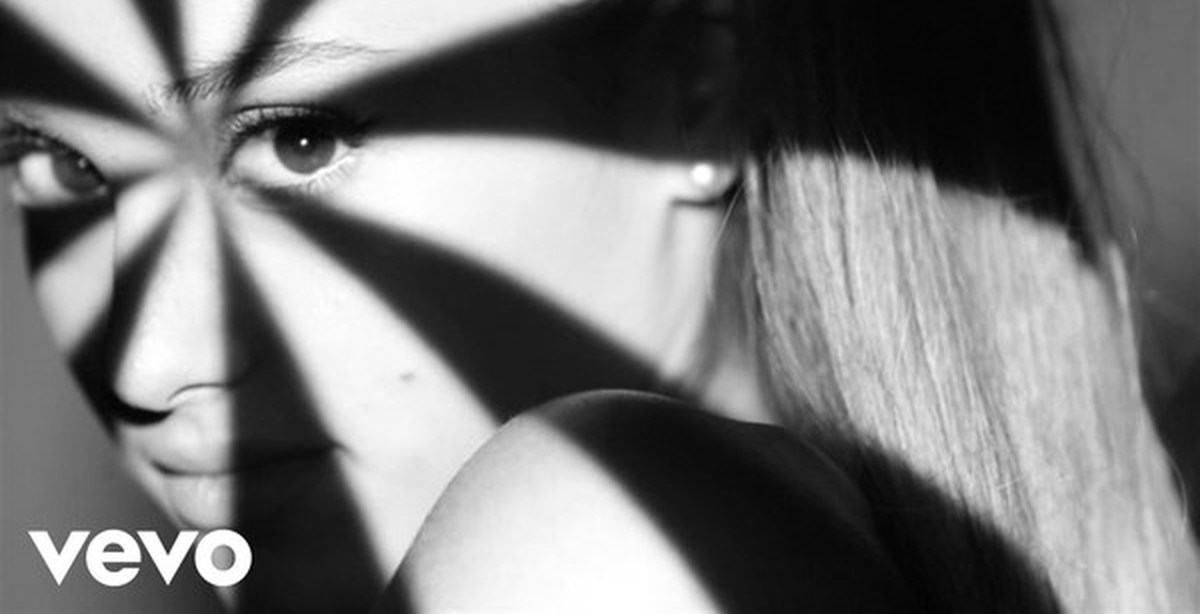 Видео музыки проблема. Ariana grande problem ft Iggy Azalea.