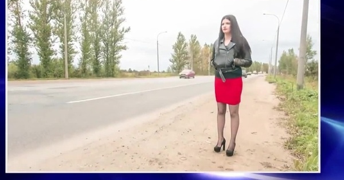 Плечевые на трассе. Мама на трассе. Баба на трассе. Плечевые на трассе м5. Девушки легкого поведения на дороге.