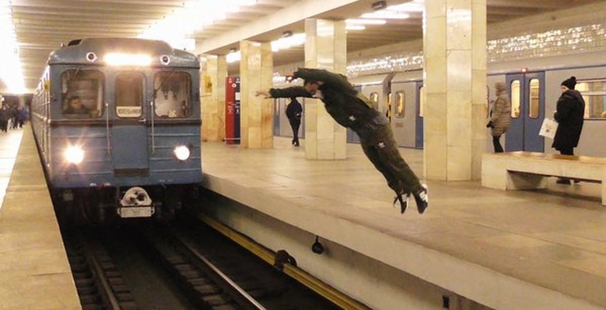 Время между поездами в метро. Поезд призрак в Московском метро. Поезд призрак в Московском метро на кольцевой. Поезд метро.