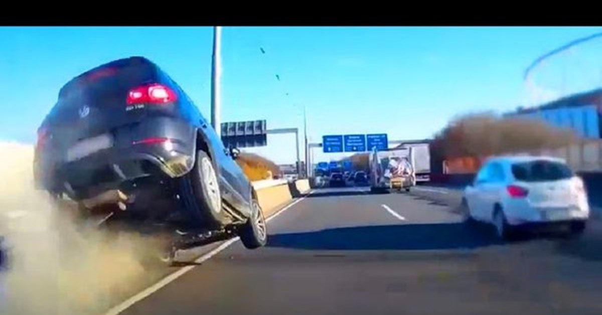 Случайно подрезал. Подрезал на дороге. Случайно подрезал. Конфликт на дороге. Случайно подрезал.