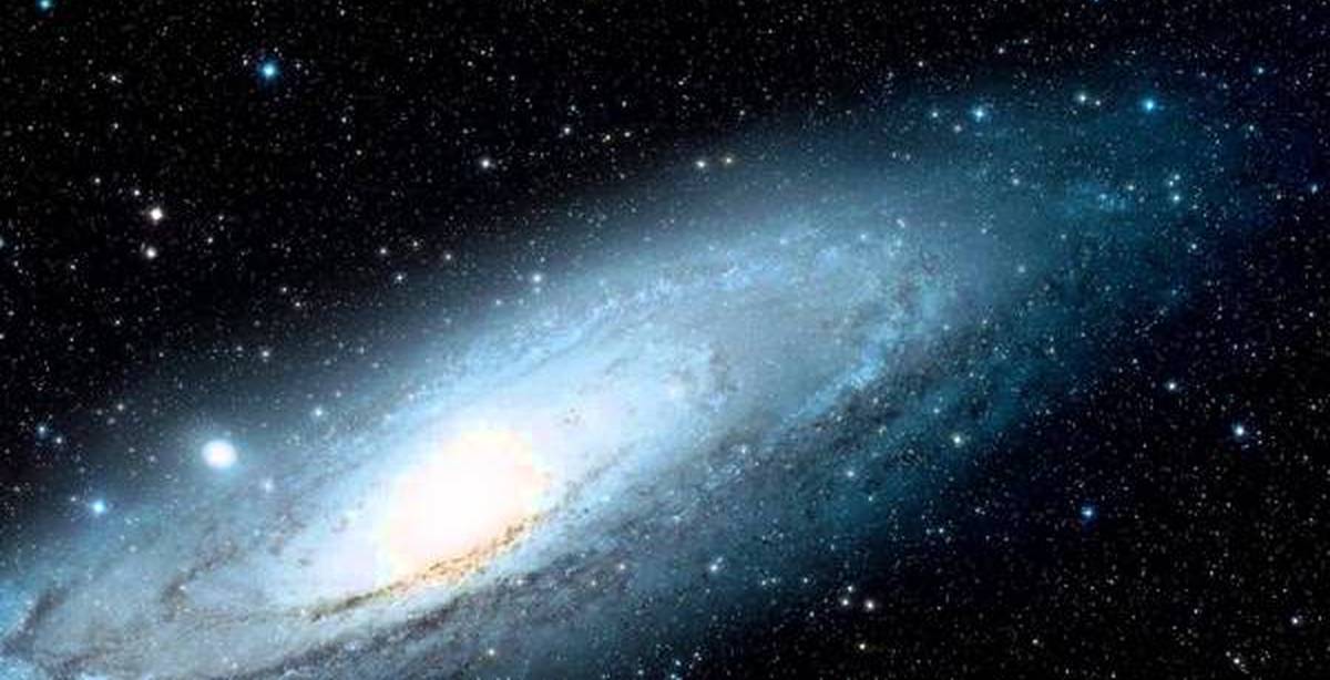 Что такое андромеда. Туманность Андромеды Галактика Хаббл. Туманность Андромеды m31. Галактика Андромеда в телескоп Хаббл. Спиральная Галактика м31.