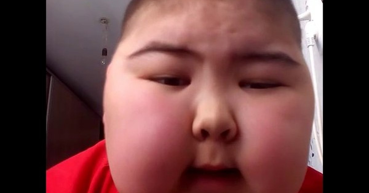 Лицо толстого мальчика. Толстый азиатский мальчик.