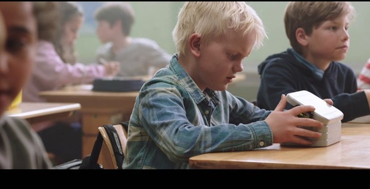 Социальный ролик школа. Социальный ролик о доброте. Рекламный ролик о школе. Социальные ролики для детей. Социальные ролики о подростках.